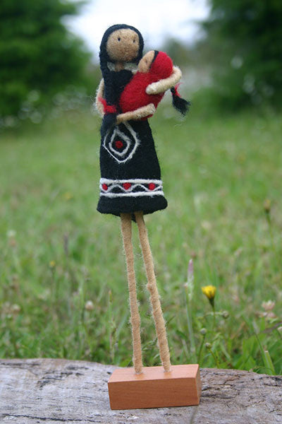 Mini Kuref Mujer Mapuche con Guagua Negro