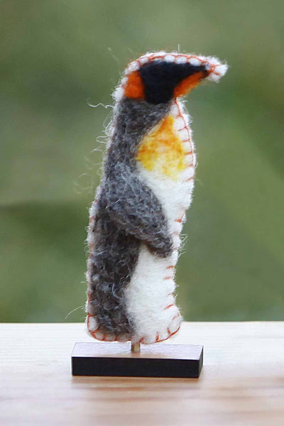 Pájaro Pingüino Rey en base pequeño